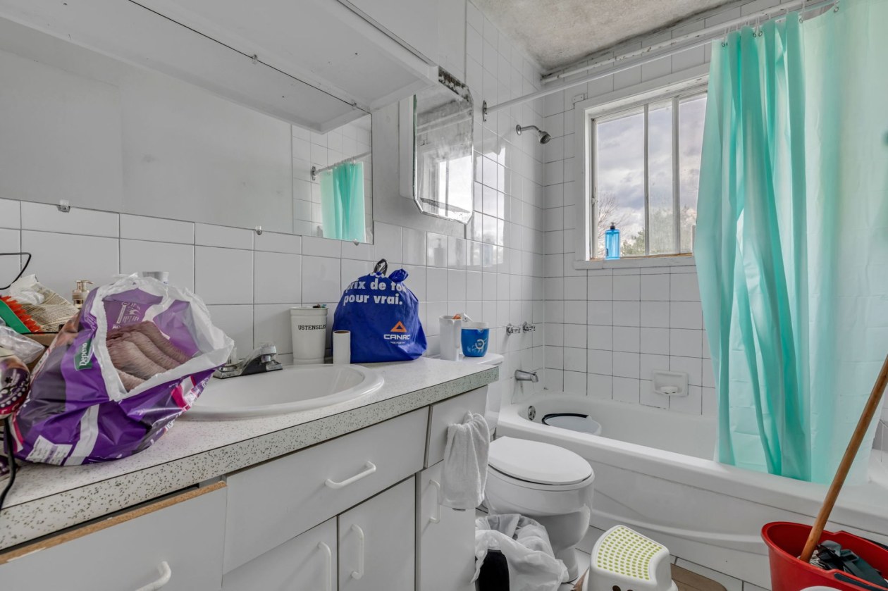 Salle de bains — 490 45e Rue E., Québec