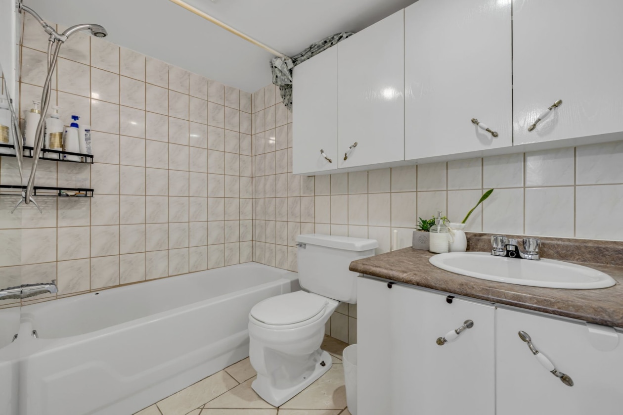 Salle de bains — 490 45e Rue E., Québec