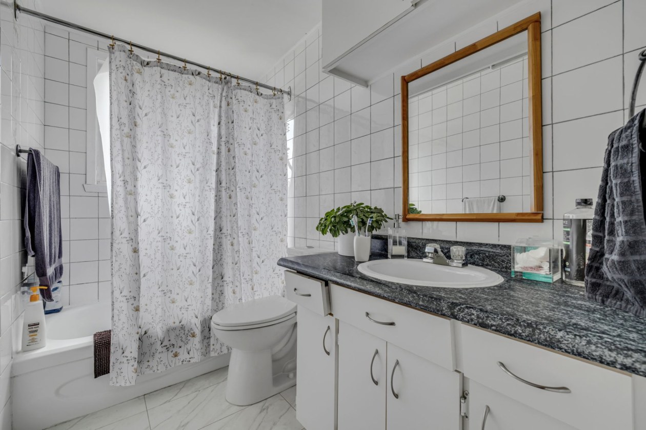 Salle de bains — 490 45e Rue E., Québec