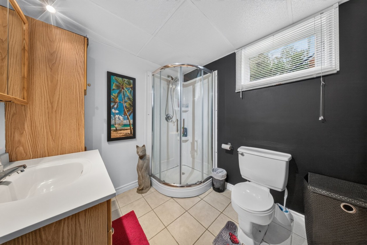 Salle de bains — 5606 Rue Hériot, Sherbrooke