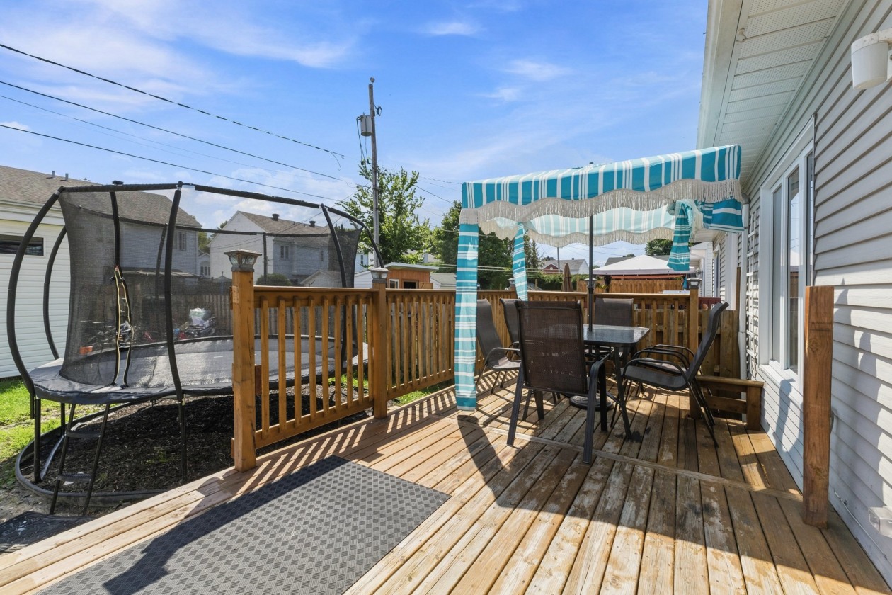 Terrasse — 4433 Rue Tanguay, Laval