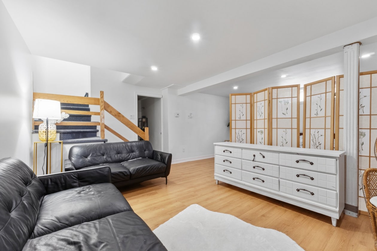 Salle familiale — 4433 Rue Tanguay, Laval