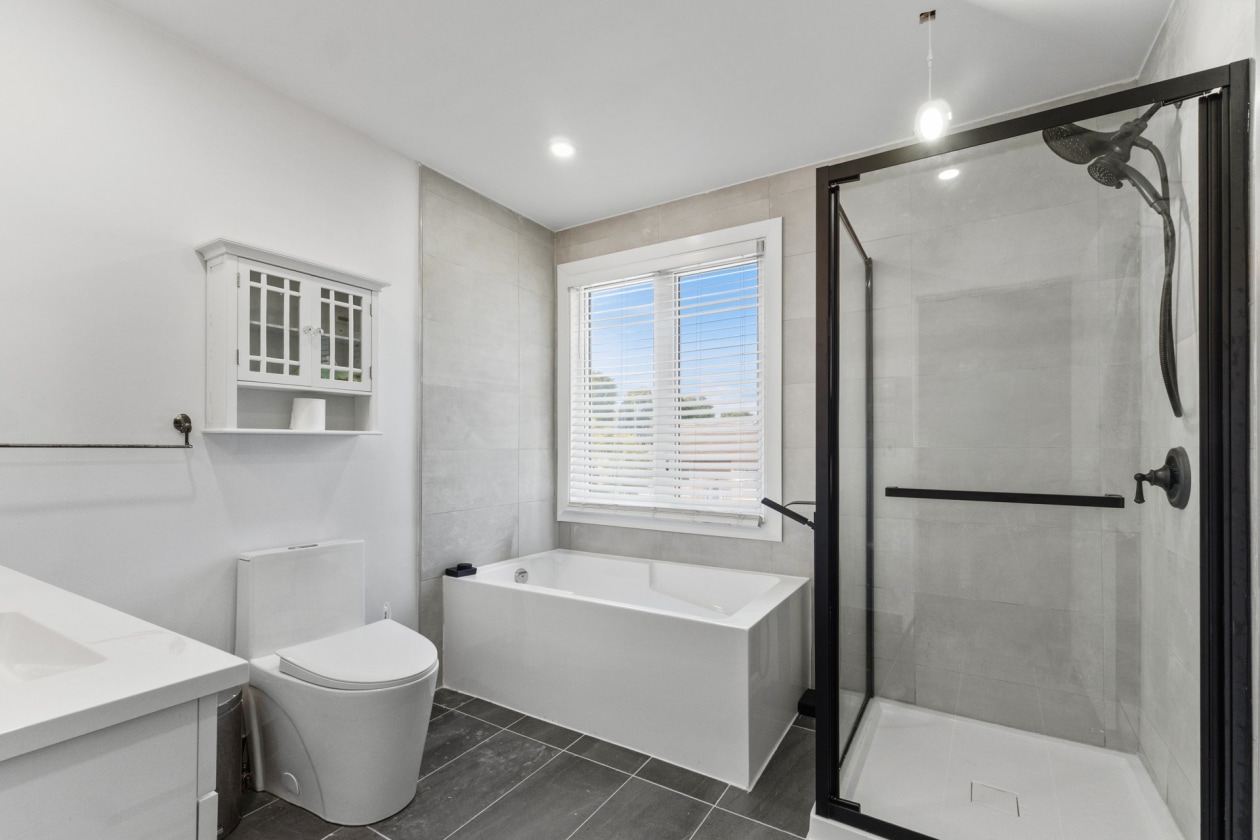 Salle de bains — 4433 Rue Tanguay, Laval