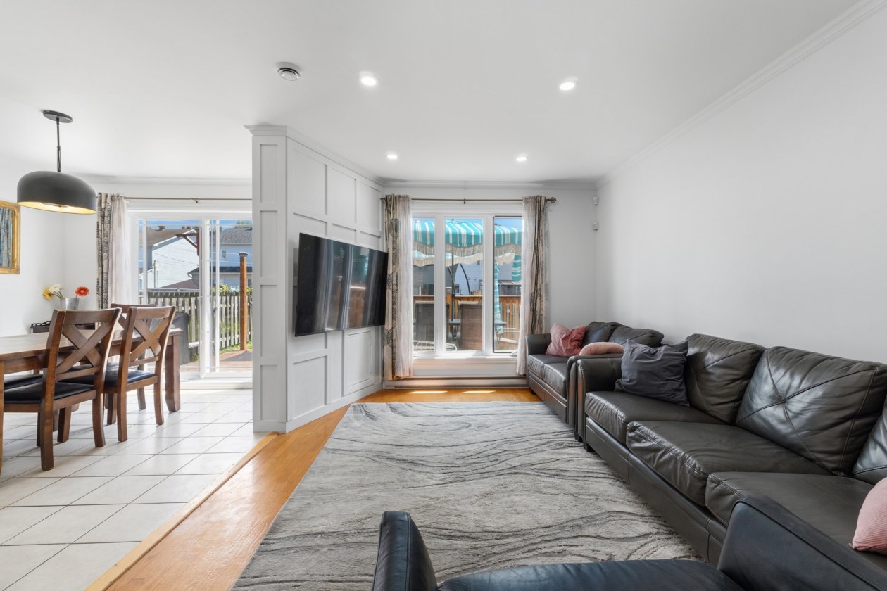 Salon — 4433 Rue Tanguay, Laval