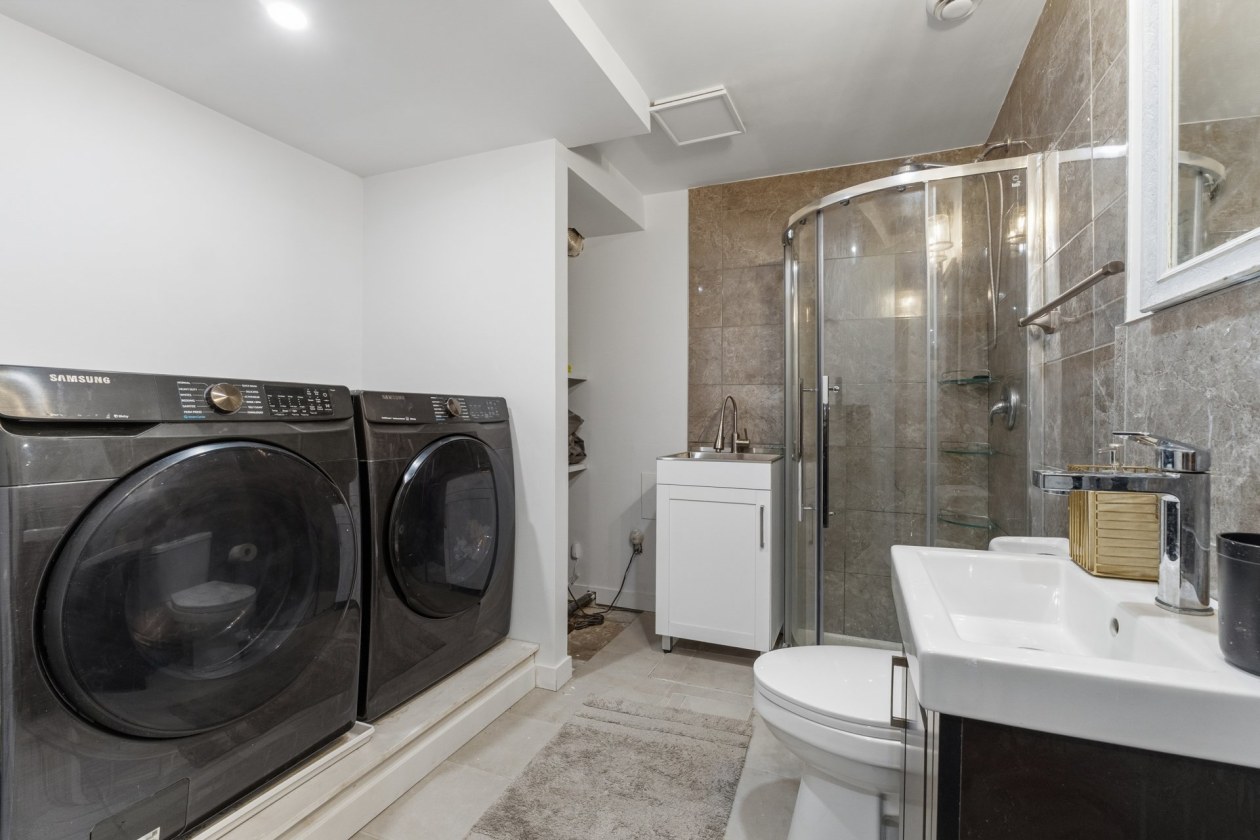 Salle de bains — 4433 Rue Tanguay, Laval