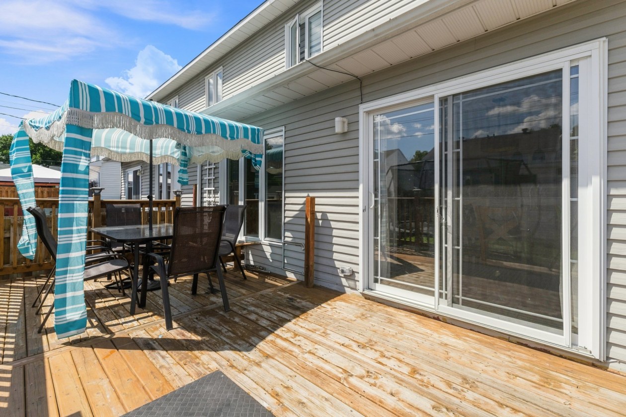 Terrasse — 4433 Rue Tanguay, Laval