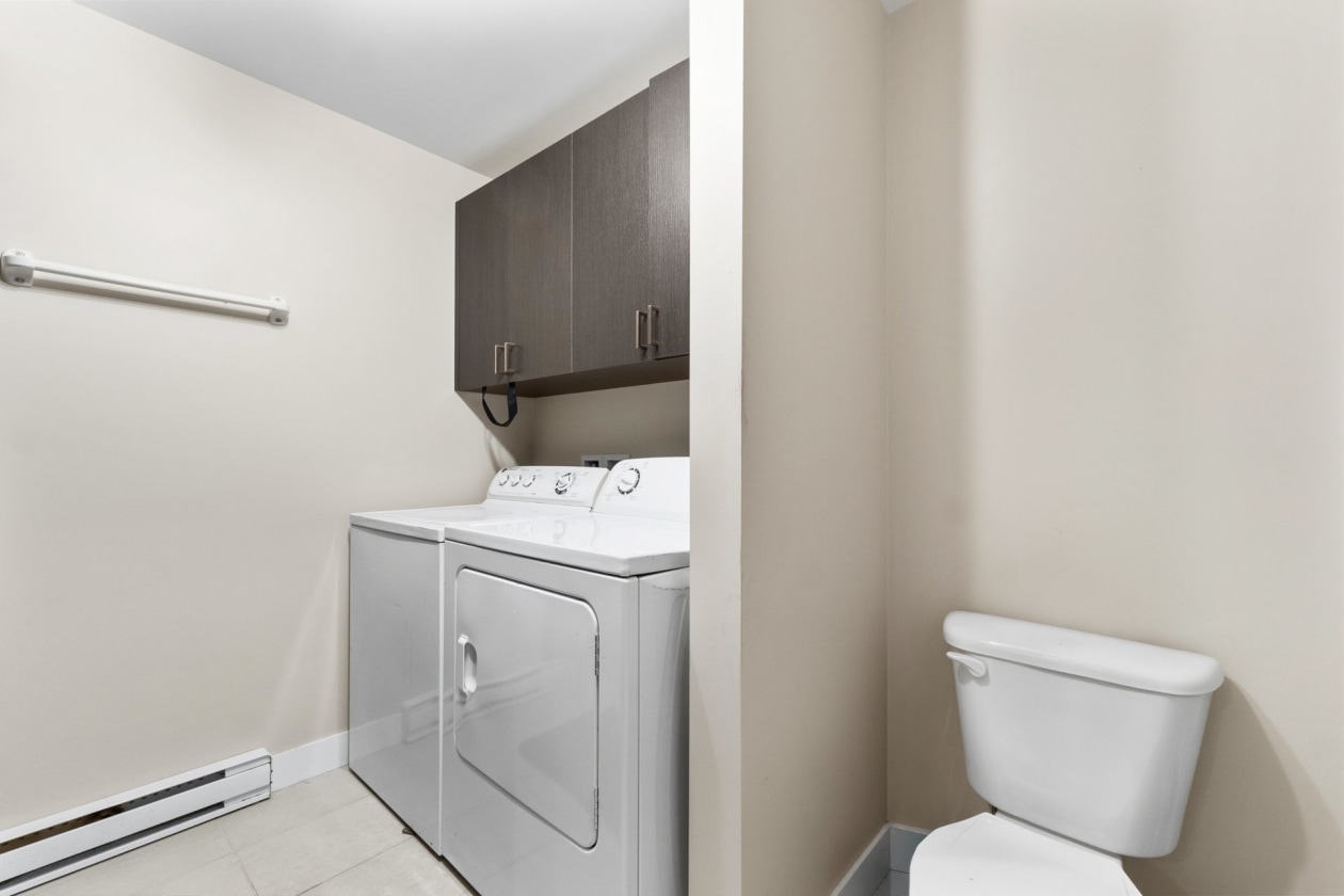 Salle de lavage — 9605 - 9607 Rue Yvon-Paiement, Mirabel