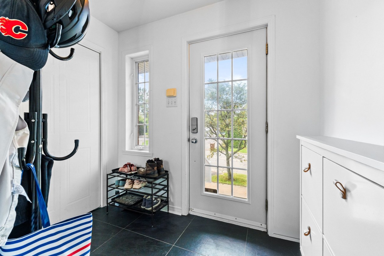 Hall d'entrée — 311 Rue Ste-Marie, Sainte-Marthe-sur-le-Lac