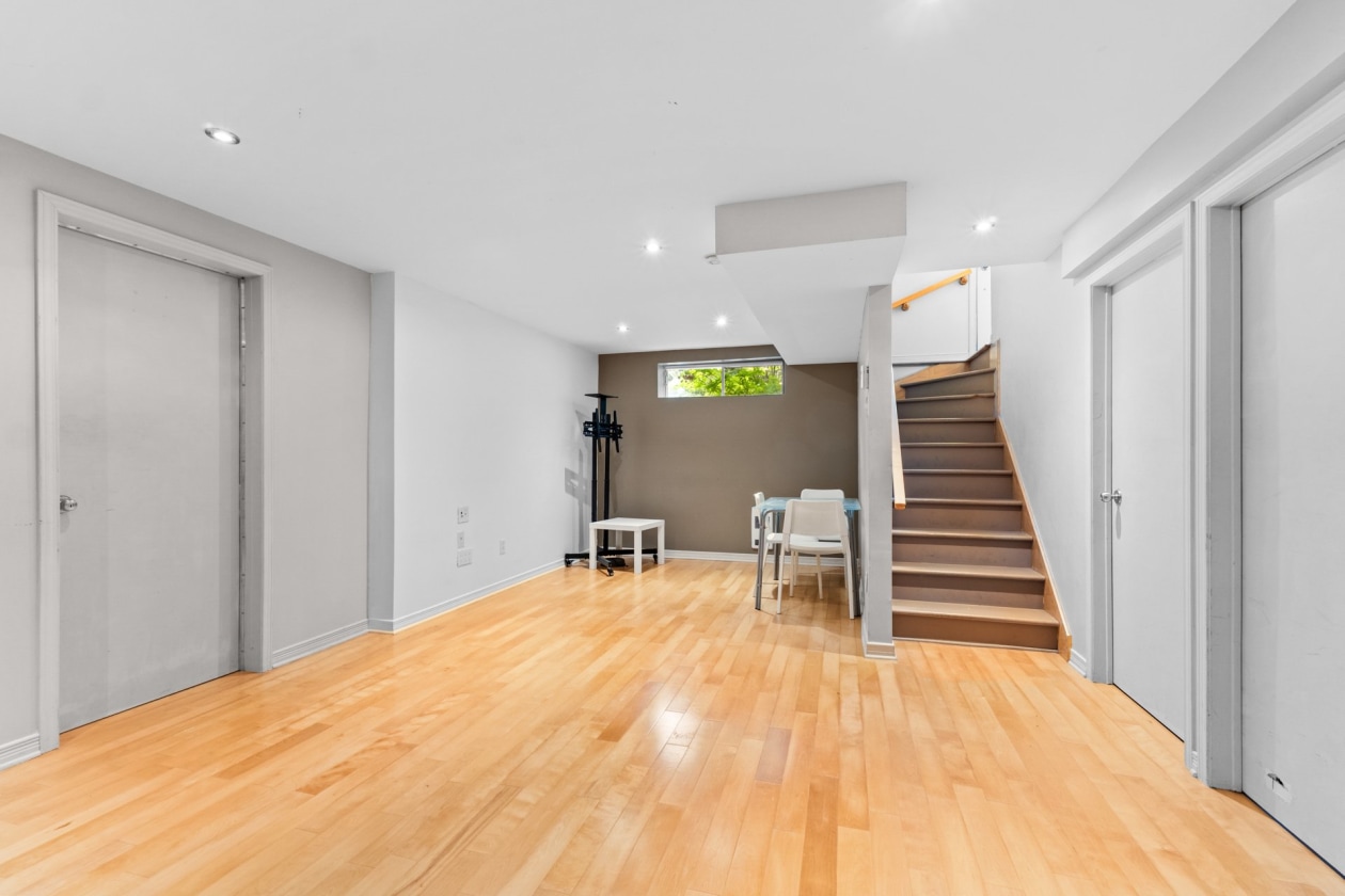 Salle familiale — 311 Rue Ste-Marie, Sainte-Marthe-sur-le-Lac