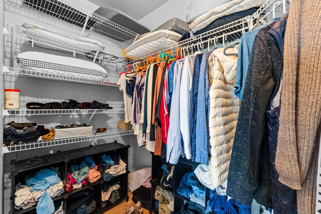 Penderie — 311 Rue Ste-Marie, Sainte-Marthe-sur-le-Lac