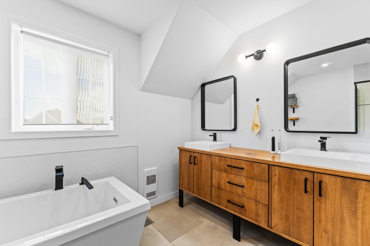 Salle de bains — 311 Rue Ste-Marie, Sainte-Marthe-sur-le-Lac