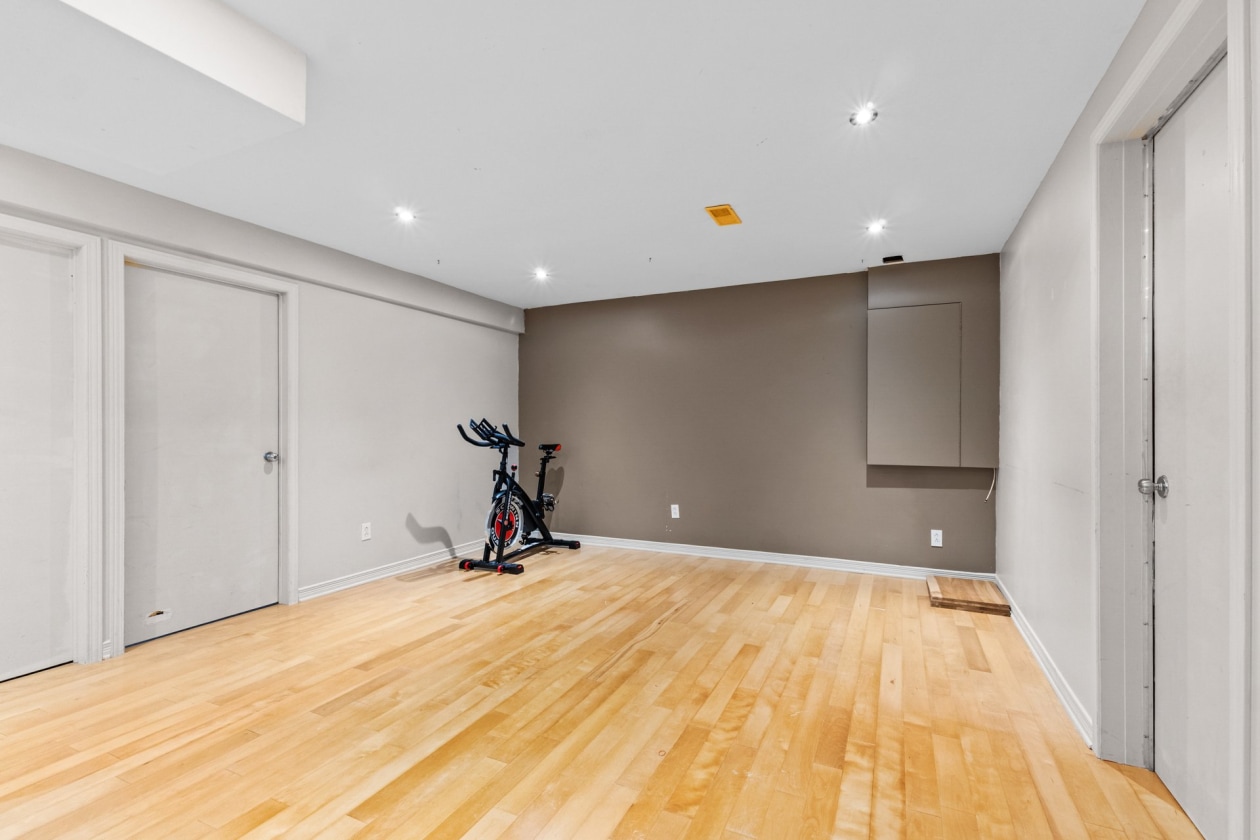 Salle familiale — 311 Rue Ste-Marie, Sainte-Marthe-sur-le-Lac
