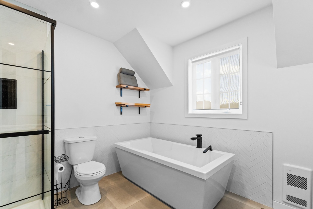 Salle de bains — 311 Rue Ste-Marie, Sainte-Marthe-sur-le-Lac