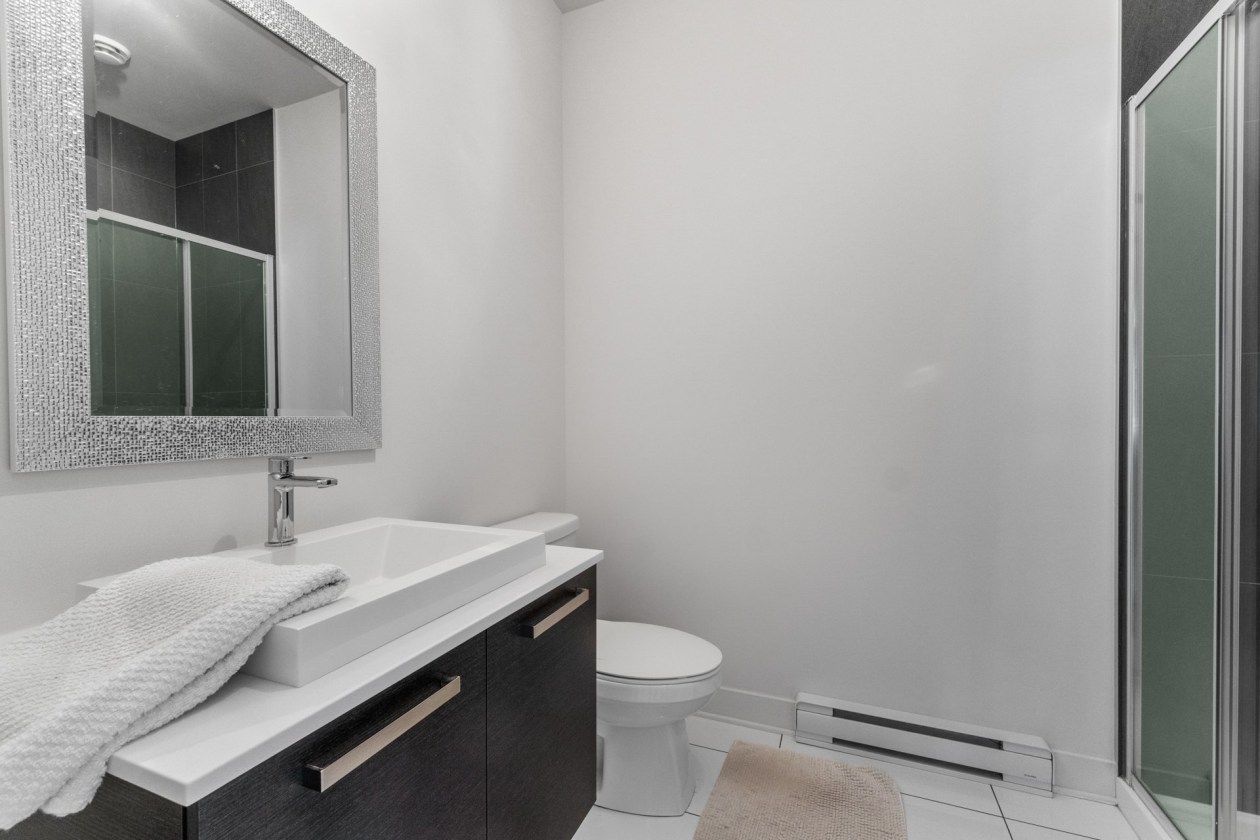 Salle de bains — 11980 Rue d'Amboise, Mirabel