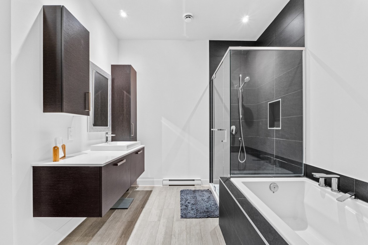 Salle de bains — 11980 Rue d'Amboise, Mirabel