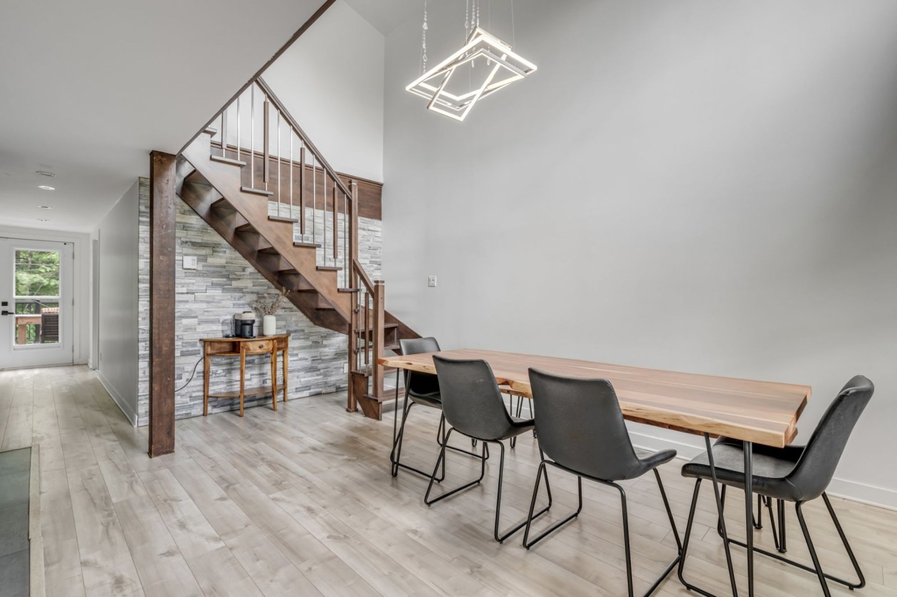 Salle à manger — 13 Rue des Scarabées, Québec