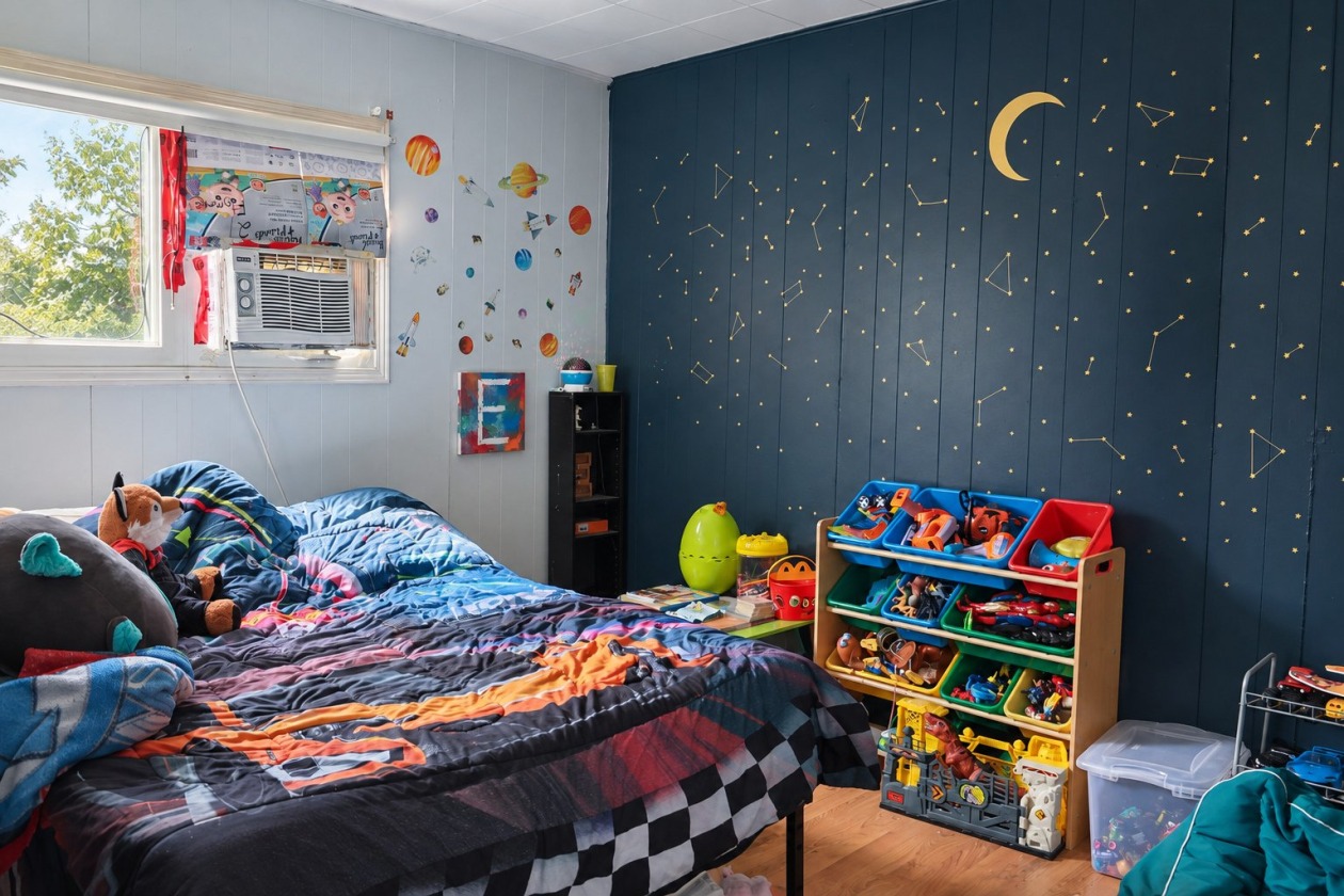 Chambre à coucher — 773 Rue de Clarendon, Bryson