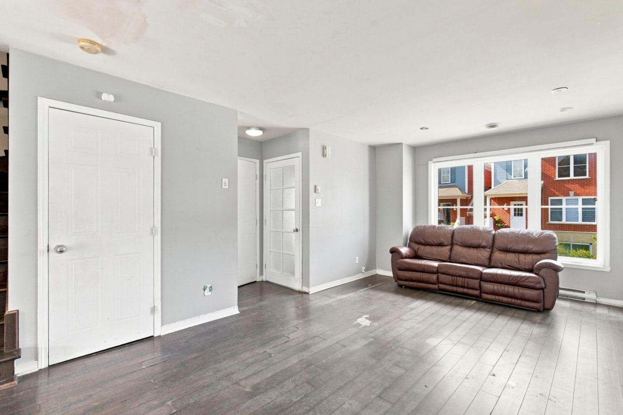 Salon — 6646 Rue Claudel, Brossard