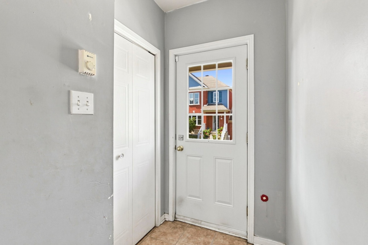 Hall d'entrée — 6646 Rue Claudel, Brossard
