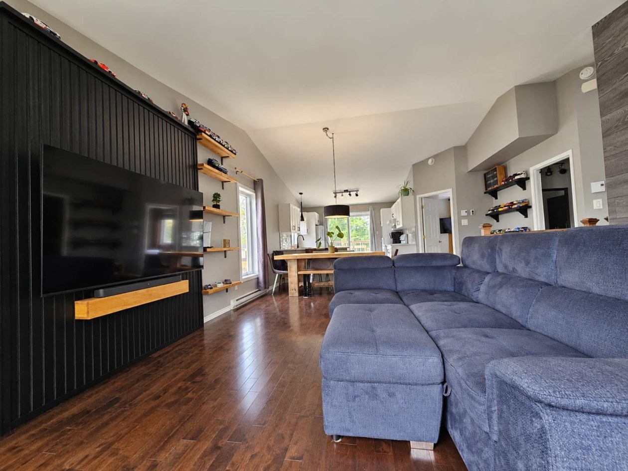 Salon — 572 Rue Flamand, Saint-Honoré