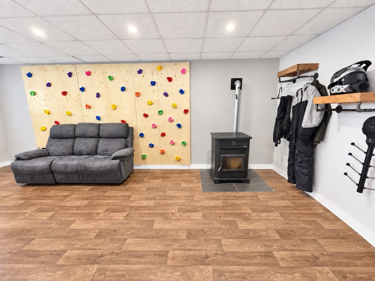 Salle familiale — 572 Rue Flamand, Saint-Honoré