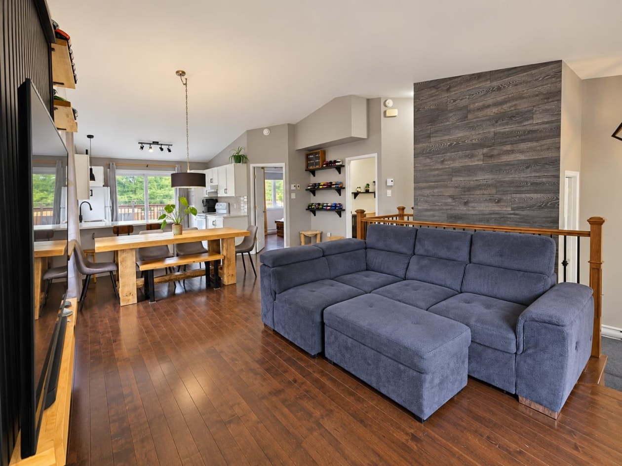 Salon — 572 Rue Flamand, Saint-Honoré