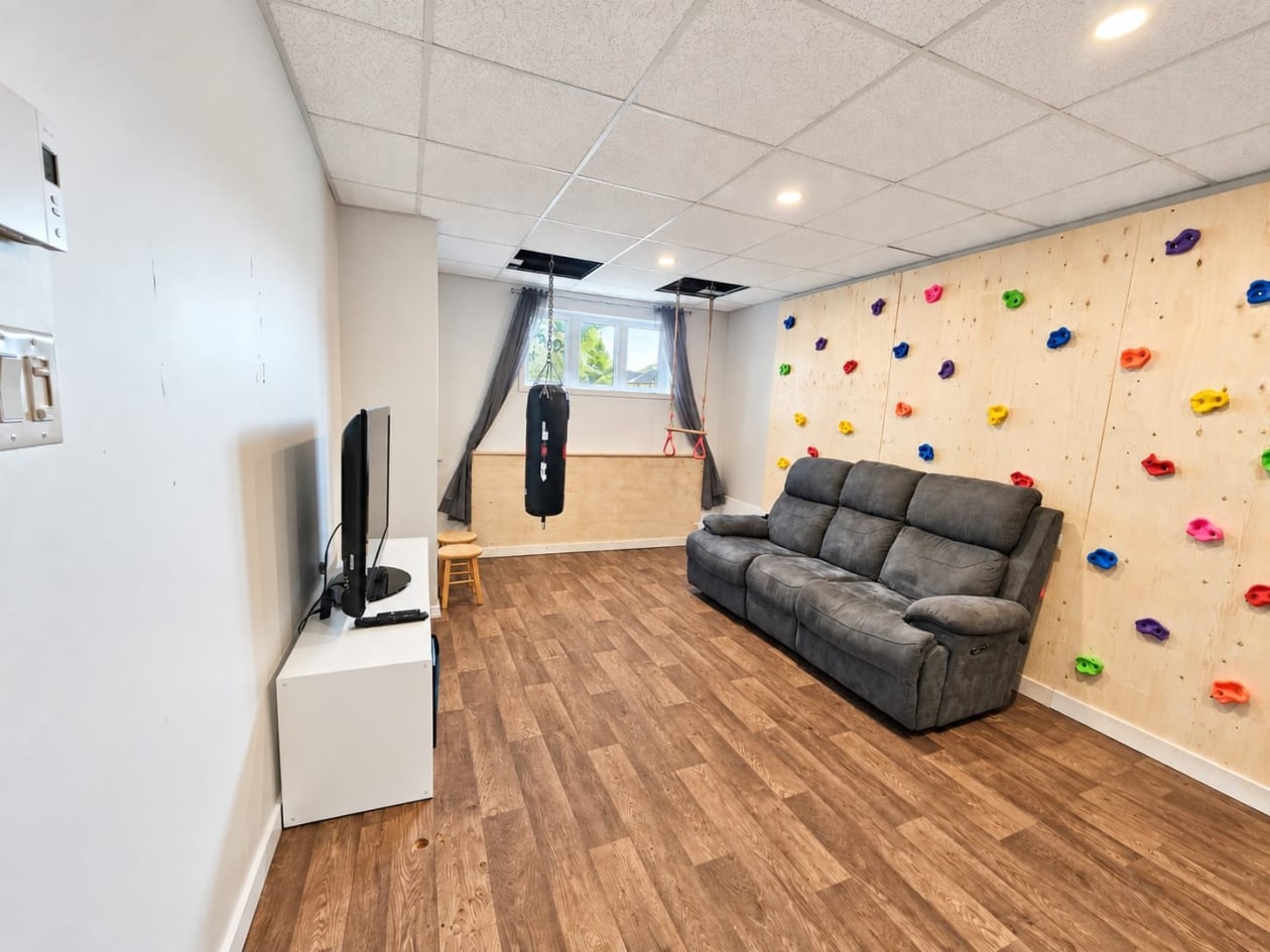 Salle familiale — 572 Rue Flamand, Saint-Honoré