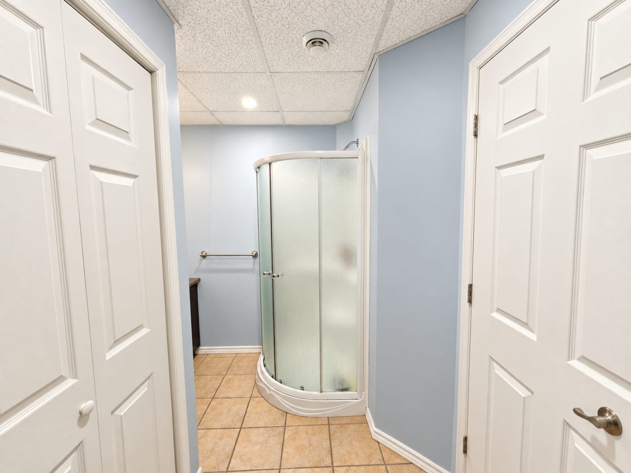 Salle de bains — 572 Rue Flamand, Saint-Honoré