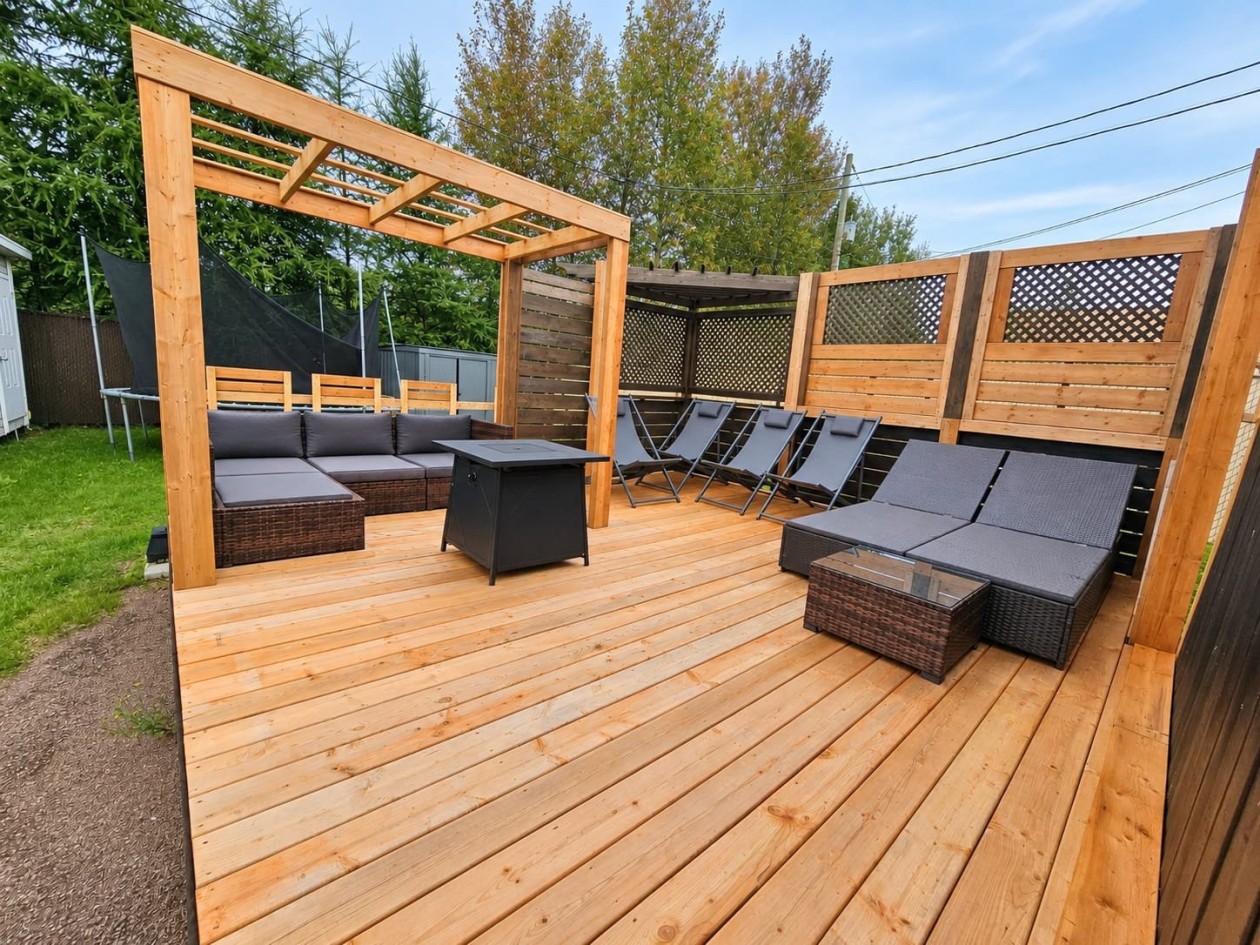 Terrasse — 572 Rue Flamand, Saint-Honoré
