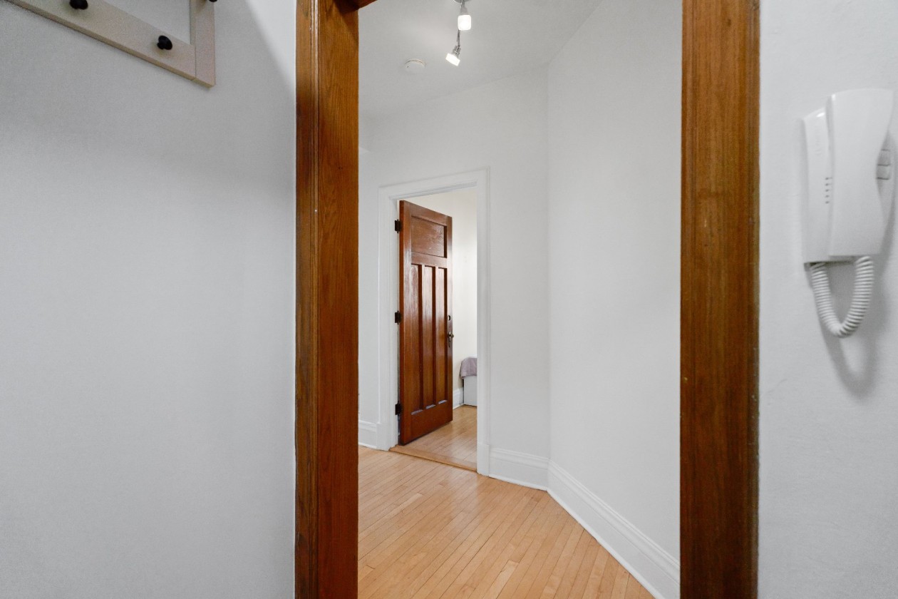 Corridor — 5390 Av. Decelles, Montréal