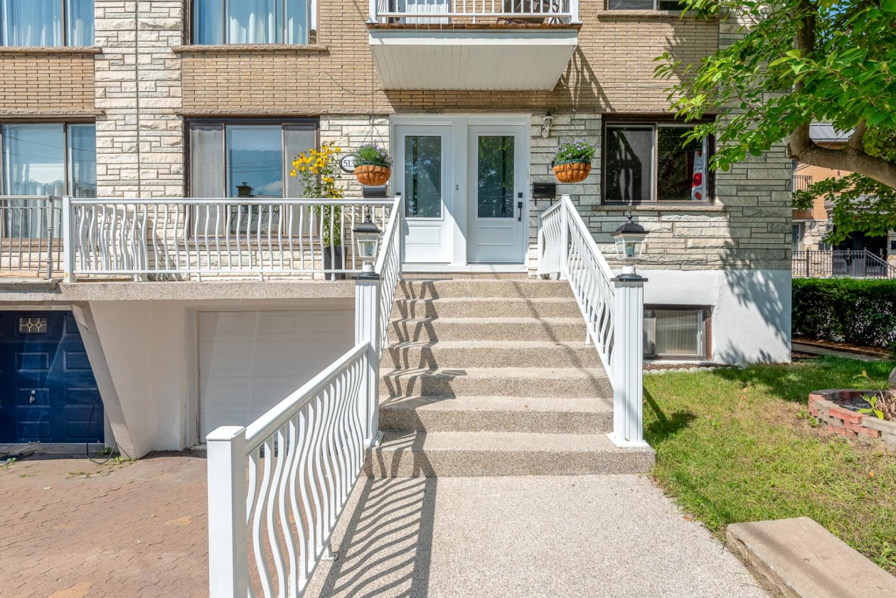 Entrée extérieure — 5135 - 5137 Boul. Gouin E., Montréal