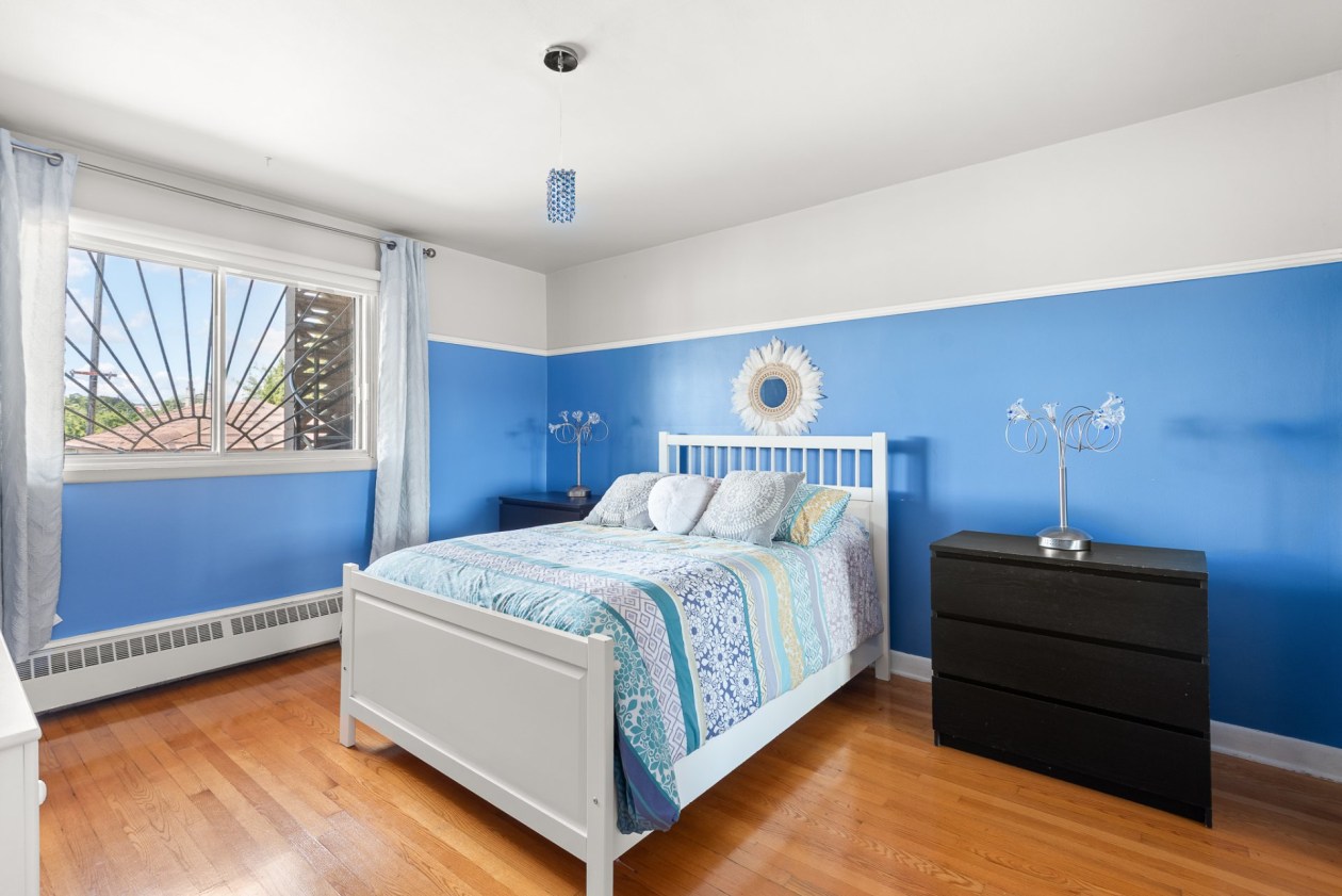Chambre à coucher — 5135 - 5137 Boul. Gouin E., Montréal