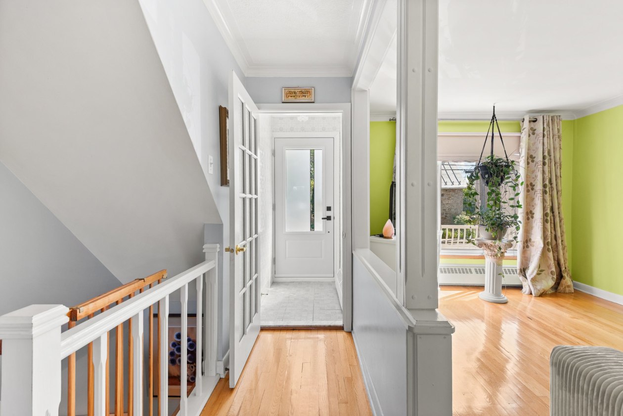 Hall d'entrée — 5135 - 5137 Boul. Gouin E., Montréal