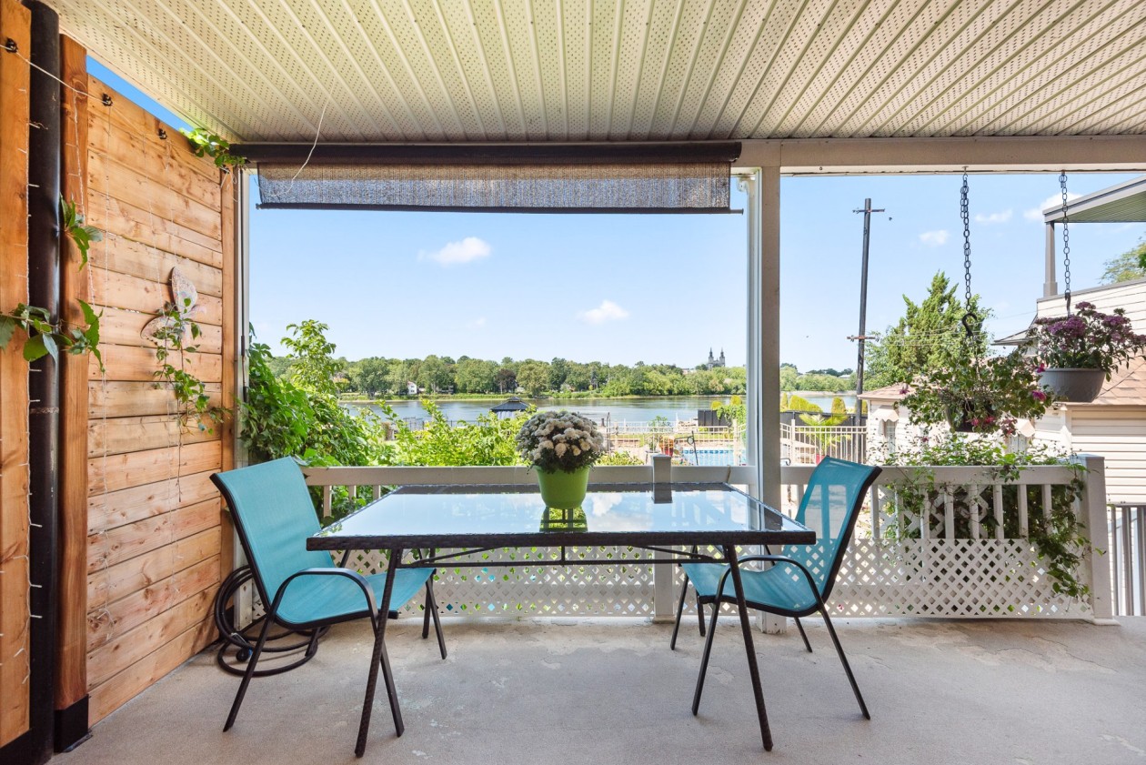 Terrasse — 5135 - 5137 Boul. Gouin E., Montréal