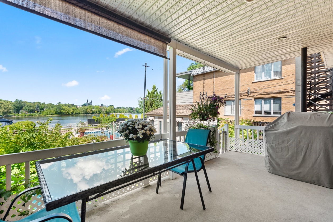 Terrasse — 5135 - 5137 Boul. Gouin E., Montréal