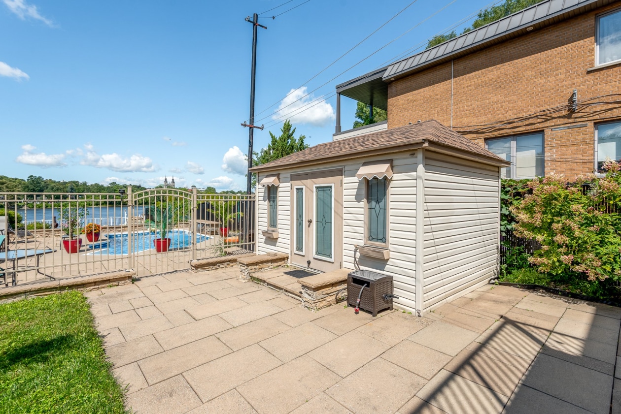 Cour — 5135 - 5137 Boul. Gouin E., Montréal