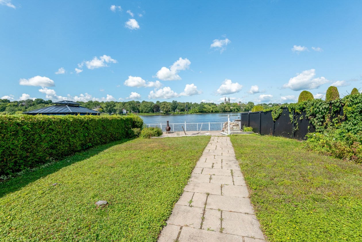 Cour — 5135 - 5137 Boul. Gouin E., Montréal