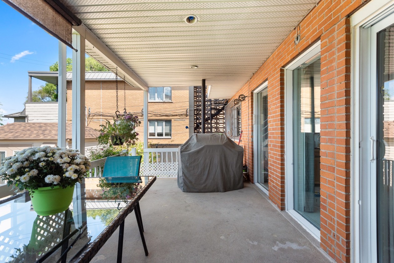 Terrasse — 5135 - 5137 Boul. Gouin E., Montréal