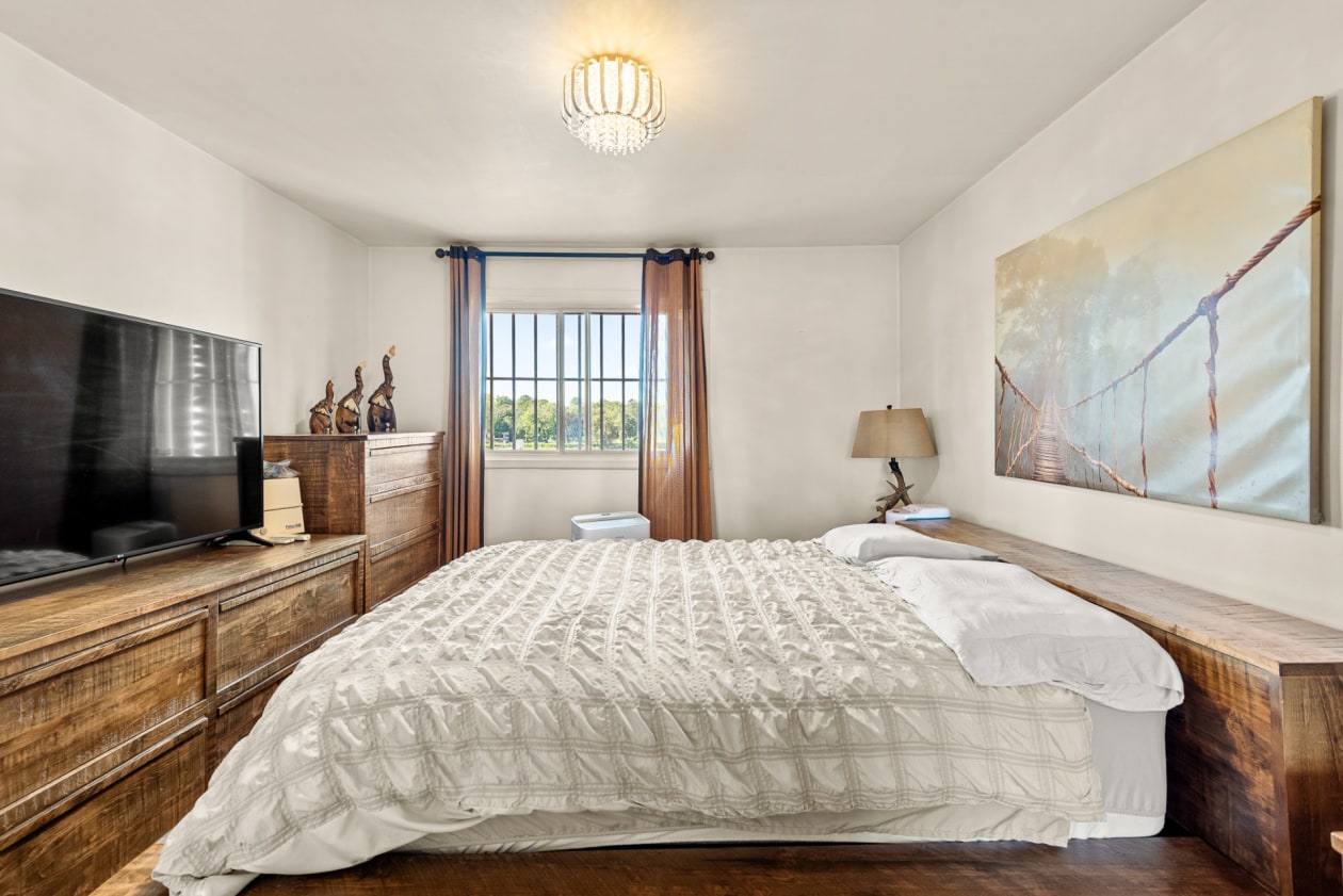 Chambre à coucher principale — 5135 - 5137 Boul. Gouin E., Montréal