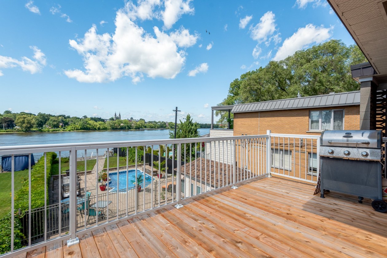 Terrasse — 5135 - 5137 Boul. Gouin E., Montréal