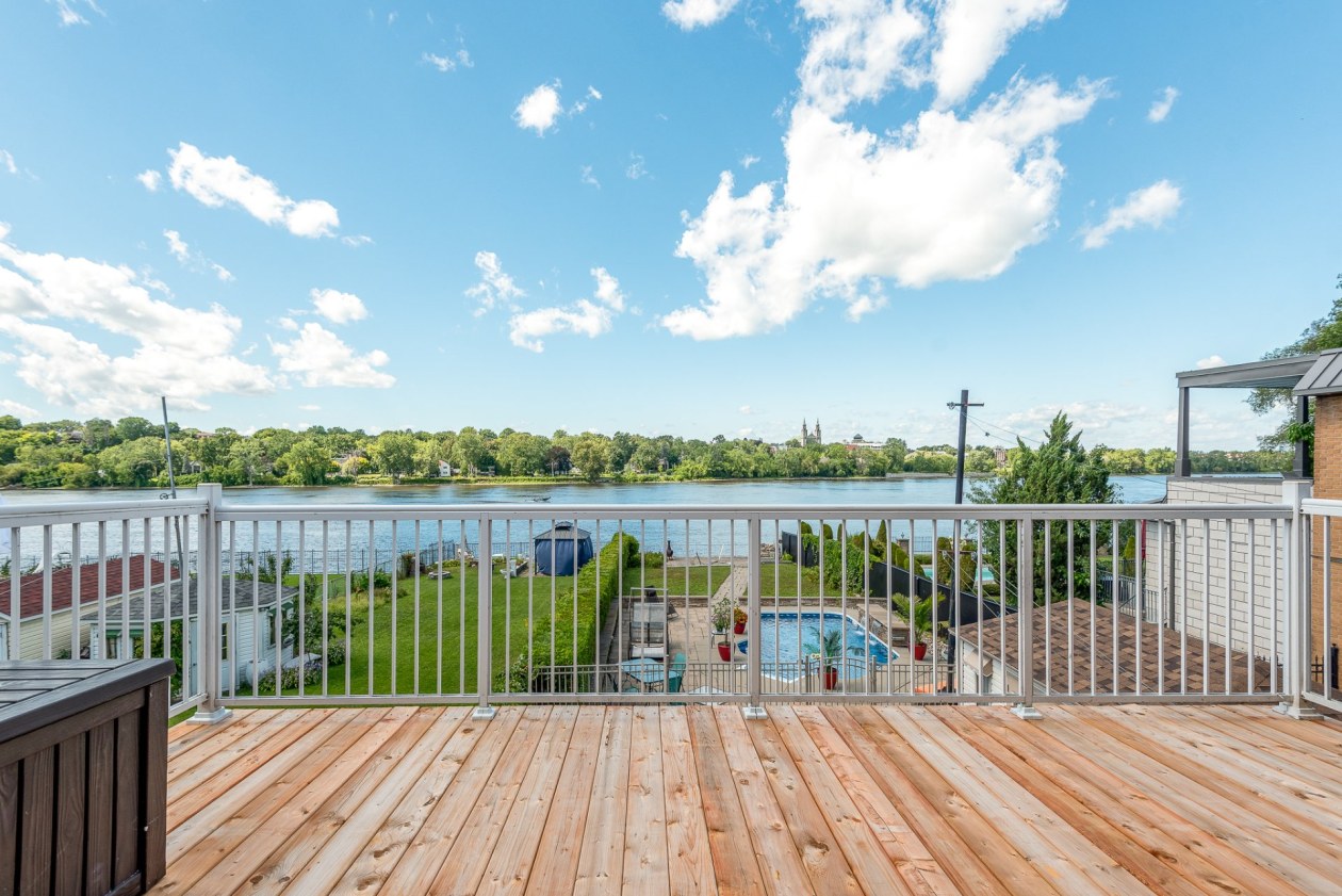 Terrasse — 5135 - 5137 Boul. Gouin E., Montréal