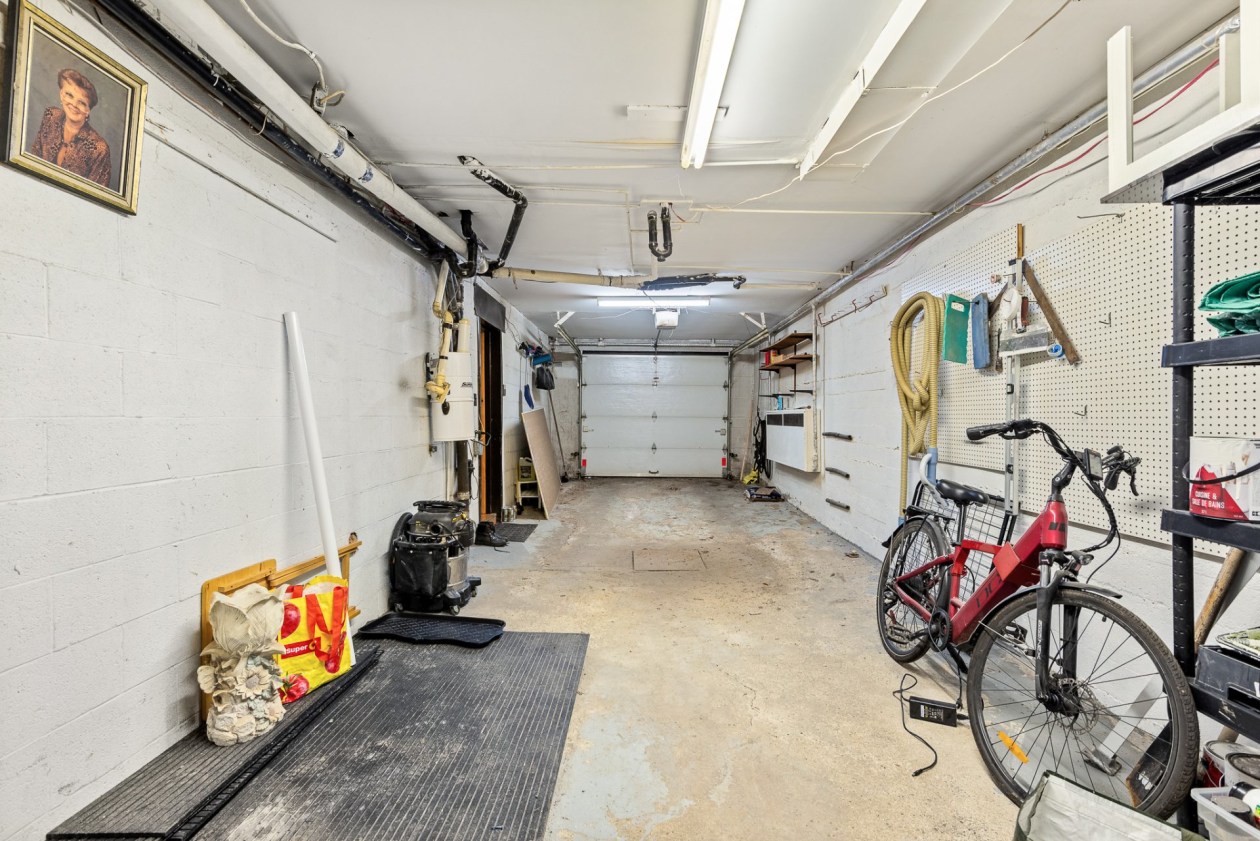 Garage — 5135 - 5137 Boul. Gouin E., Montréal