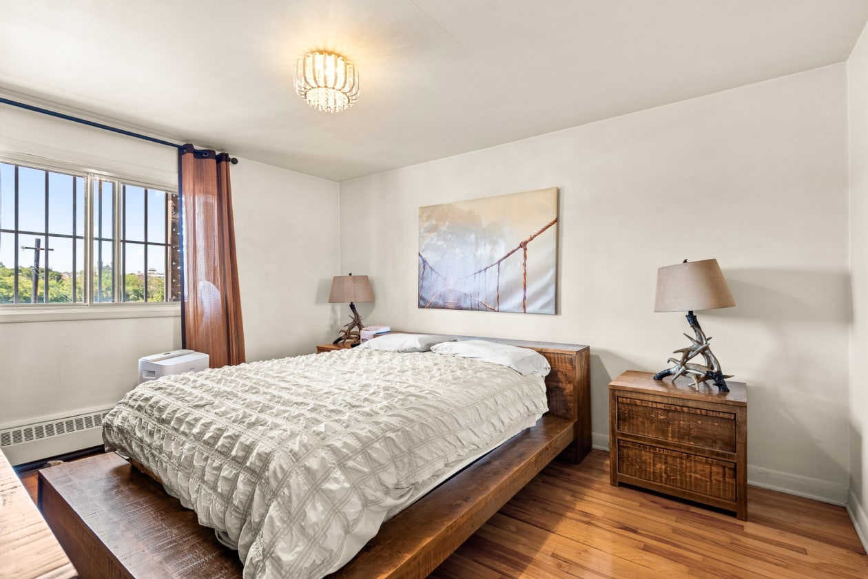 Chambre à coucher principale — 5135 - 5137 Boul. Gouin E., Montréal