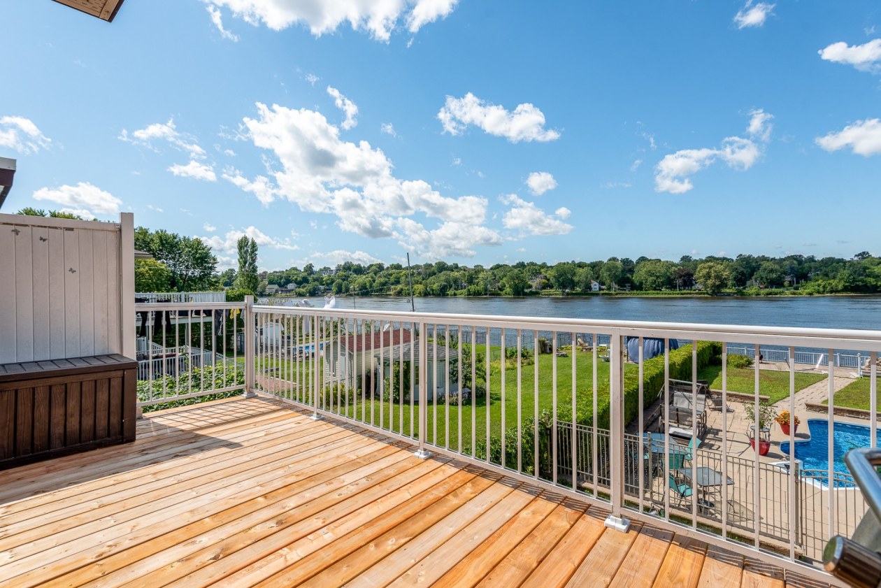 Terrasse — 5135 - 5137 Boul. Gouin E., Montréal