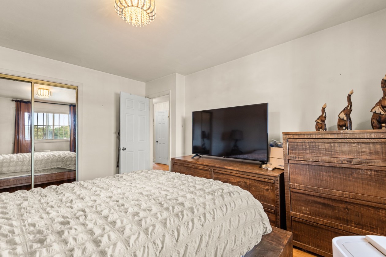 Chambre à coucher principale — 5135 - 5137 Boul. Gouin E., Montréal