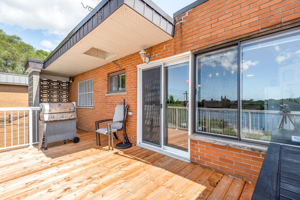 Terrasse — 5135 - 5137 Boul. Gouin E., Montréal