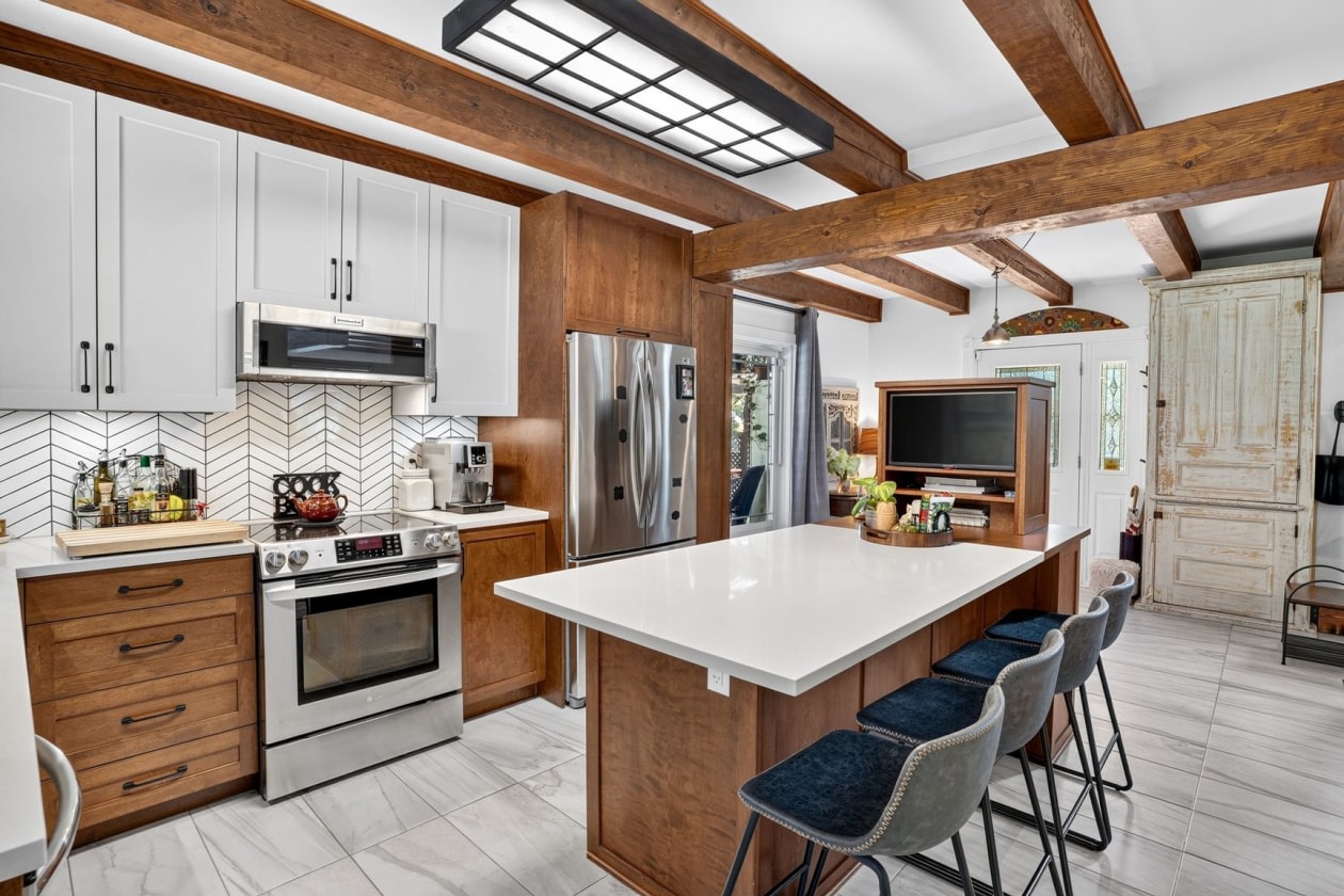 Cuisine — 2060 Ch De Val-Des-Lacs, Sainte-Sophie