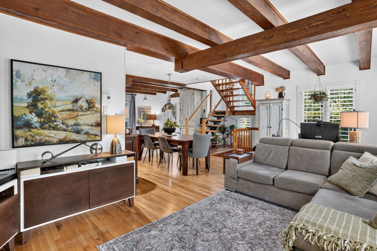 Salon — 2060 Ch De Val-Des-Lacs, Sainte-Sophie