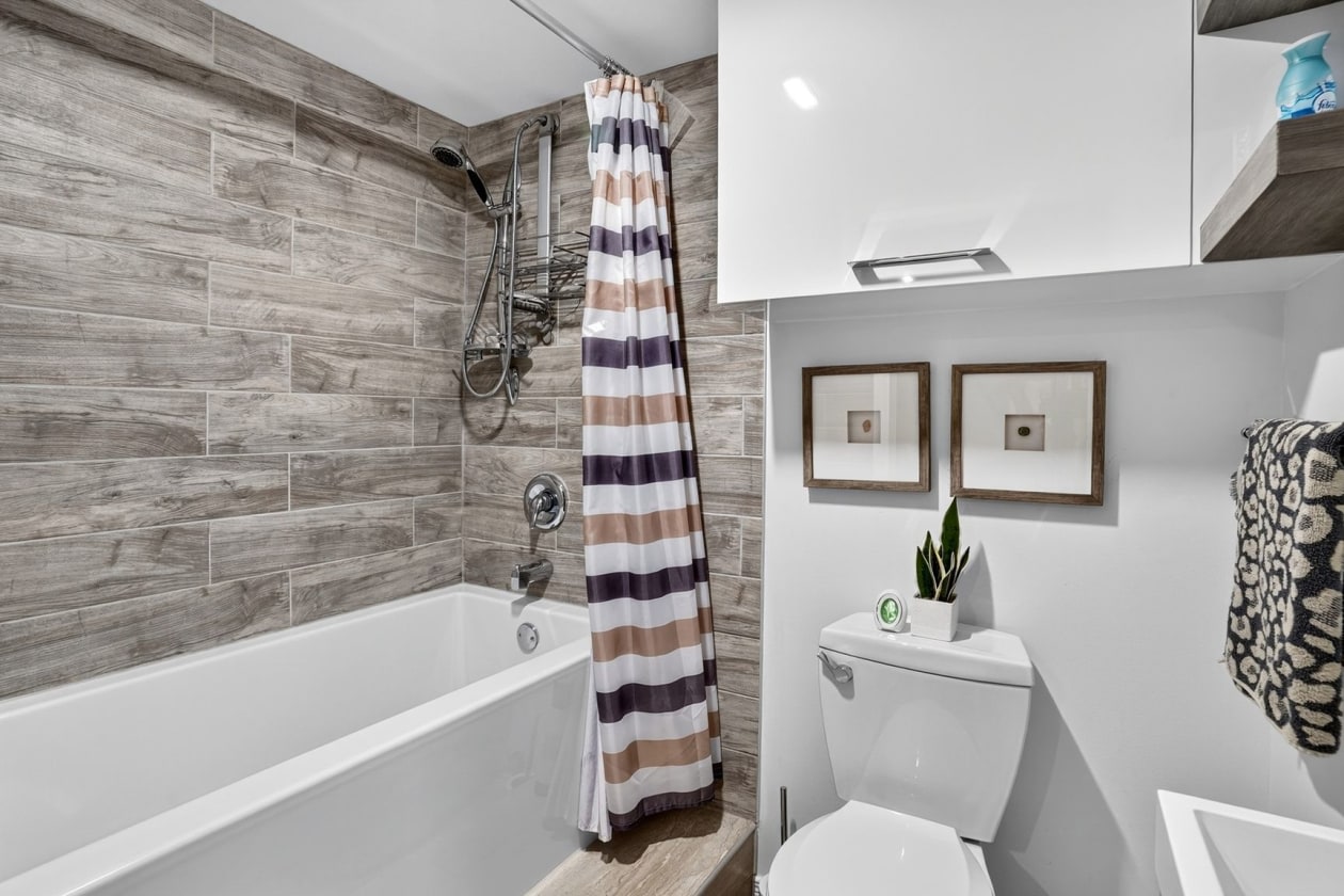 Salle de bains — 2060 Ch De Val-Des-Lacs, Sainte-Sophie