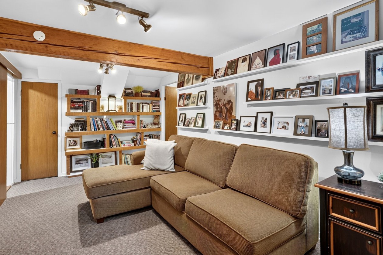 Salle familiale — 2060 Ch De Val-Des-Lacs, Sainte-Sophie
